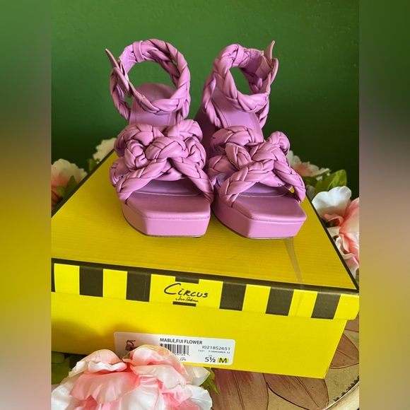 💕NWT💕 Size: 5 1/2, Circus NY by Sam Edelman, Mabel Ankle Strap Sandal - Picture 3 of 5